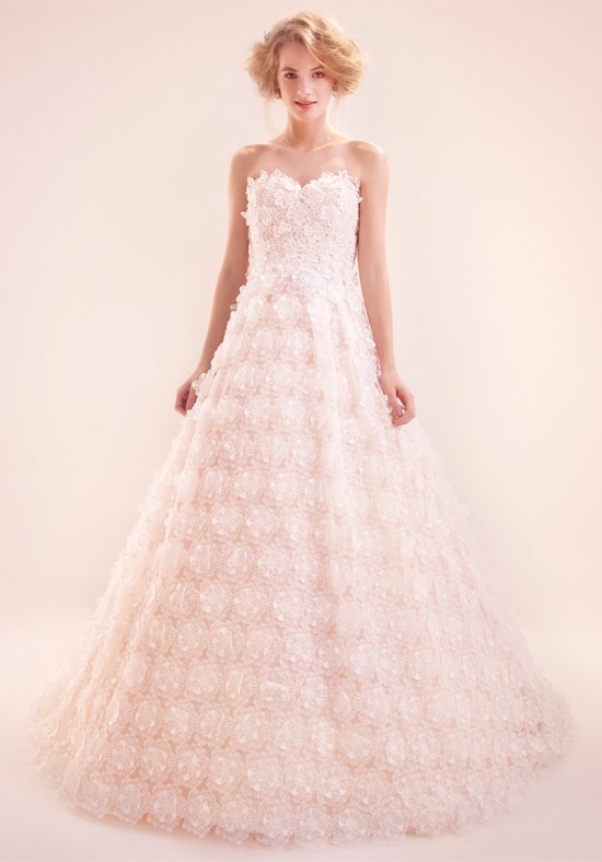 The Ultimate Girly Combination: Heartfelt Reactions to Adorably Cute Pink and Pastel Wedding Dresses!にて紹介している画像