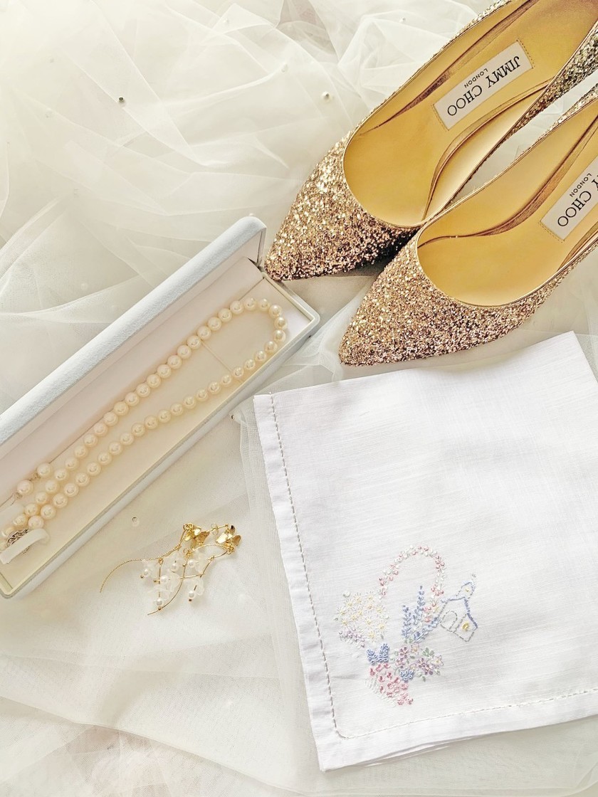 花嫁さんに人気なのはここ！《ブライダルハンカチ》が買えるブランド８選にて紹介している画像