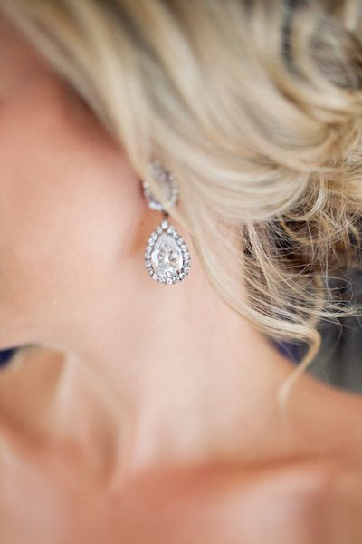 Charming Sparkling Earrings: A Collection of Dazzling and Statement-Making Designs ♡にて紹介している画像