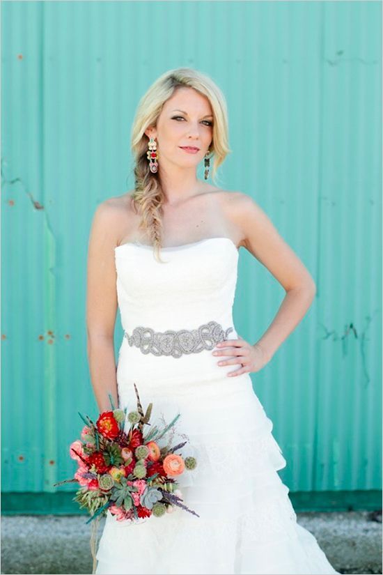 Charming Sparkling Earrings: A Collection of Dazzling and Statement-Making Designs ♡にて紹介している画像