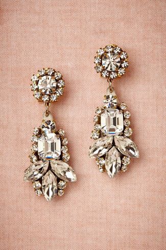 Charming Sparkling Earrings: A Collection of Dazzling and Statement-Making Designs ♡にて紹介している画像
