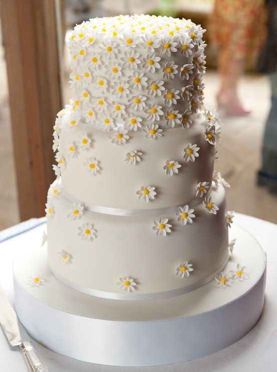 Charming and Cute Daisy Flowers ♡ A Spring Wedding Surrounded by Abundant Daisies＊にて紹介している画像