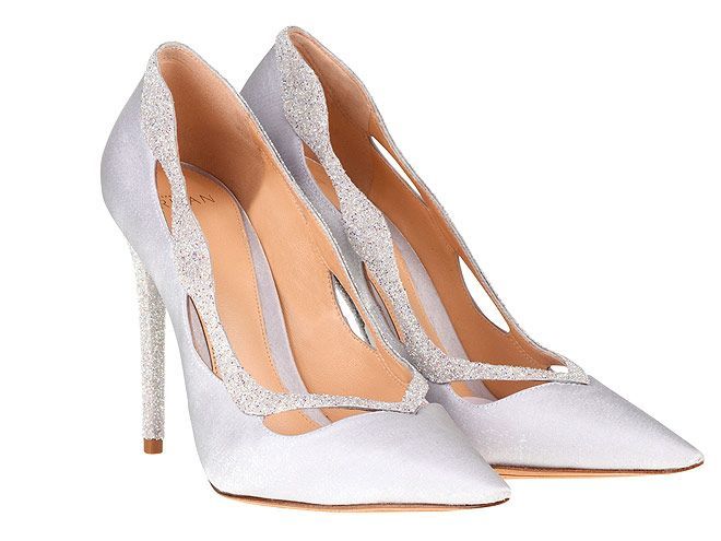 遂に履ける！一流ブランド9社がシンデレラの『ガラスの靴』を 再現しました＊にて紹介している画像