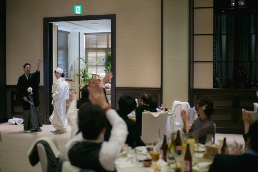 "Perfect Timing for Guests to Read Letters During Movie Screening at Your Wedding: 3 Scenarios"にて紹介している画像