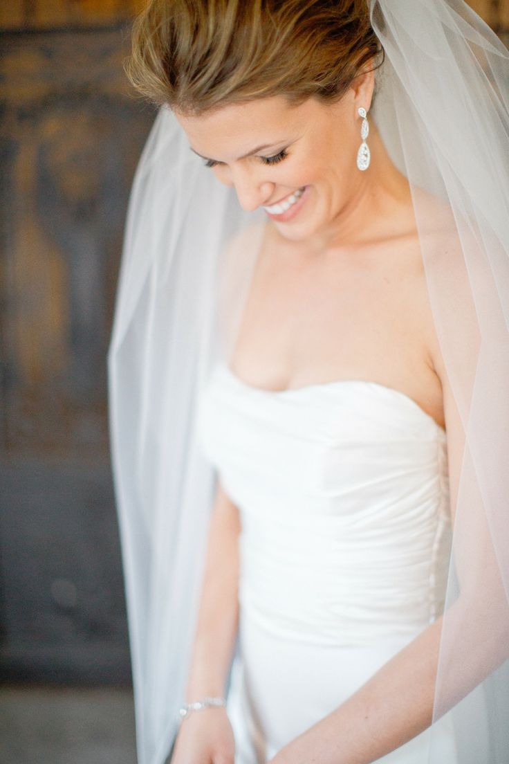 Charming Sparkling Earrings: A Collection of Dazzling and Statement-Making Designs ♡にて紹介している画像