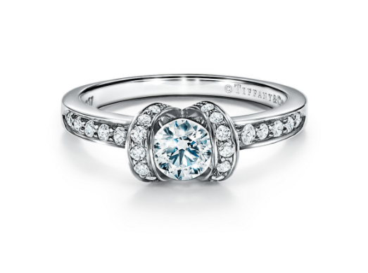 Unique and Adorable: A Feature on Brands Offering "Ribbon" Designed Ringsにて紹介している画像