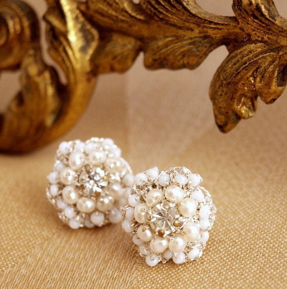 Charming Sparkling Earrings: A Collection of Dazzling and Statement-Making Designs ♡にて紹介している画像