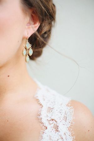 Charming Sparkling Earrings: A Collection of Dazzling and Statement-Making Designs ♡にて紹介している画像