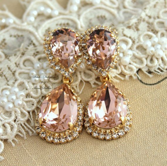Charming Sparkling Earrings: A Collection of Dazzling and Statement-Making Designs ♡にて紹介している画像