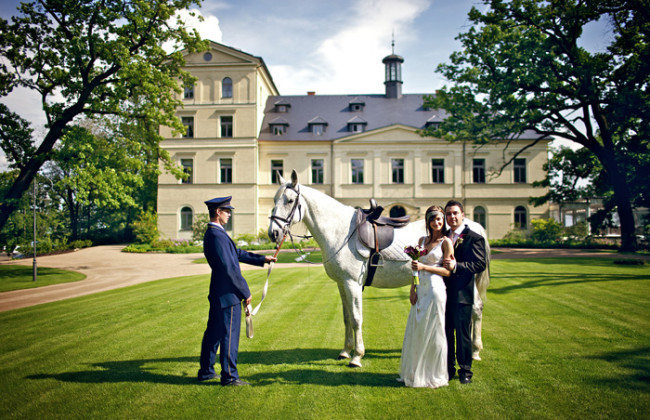 Dreamy Royal Wedding Style: Get Married in a Medieval European Castle♡にて紹介している画像