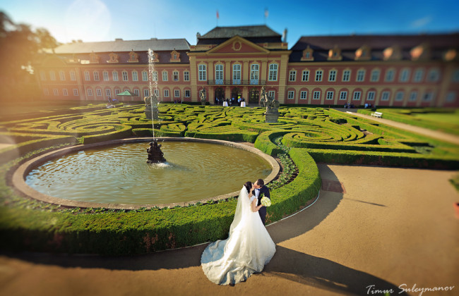 Dreamy Royal Wedding Style: Get Married in a Medieval European Castle♡にて紹介している画像