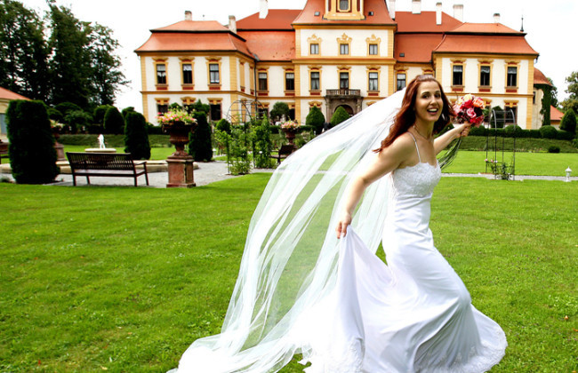 Dreamy Royal Wedding Style: Get Married in a Medieval European Castle♡にて紹介している画像