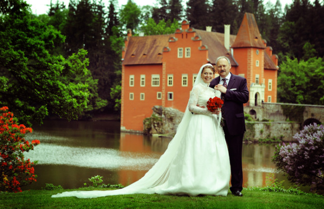 Dreamy Royal Wedding Style: Get Married in a Medieval European Castle♡にて紹介している画像