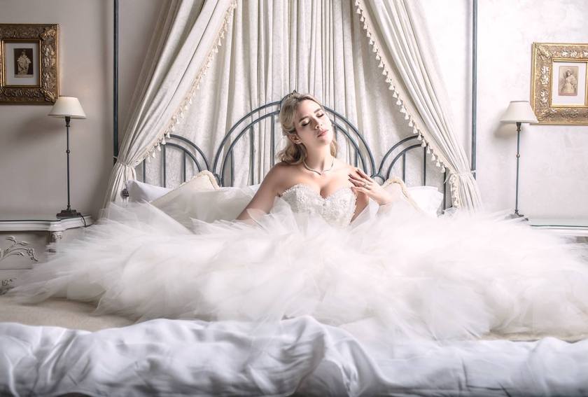 Dreamy Royal Wedding Style: Get Married in a Medieval European Castle♡にて紹介している画像