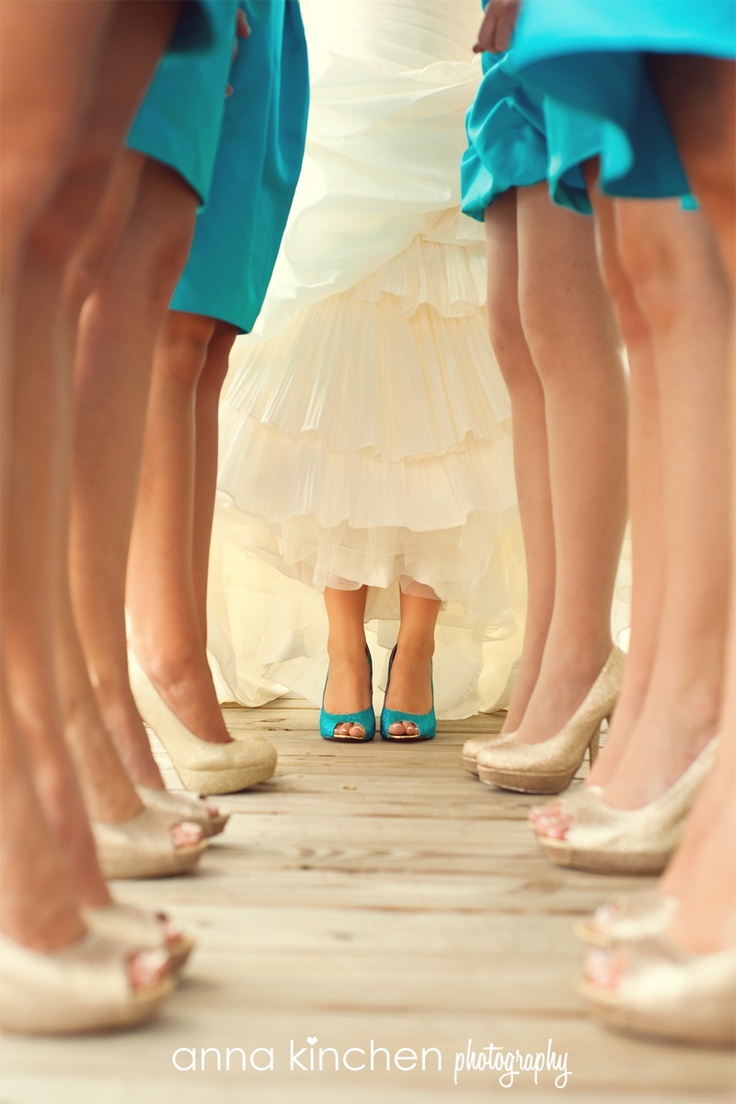 "Fall in Love with Tiffany Blue Shoes: Adorable Touches for Your Feet in a Romantic Hue!"にて紹介している画像