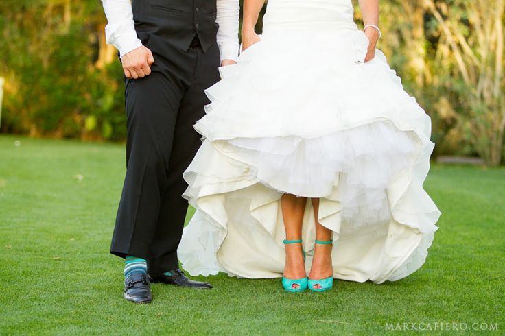 "Fall in Love with Tiffany Blue Shoes: Adorable Touches for Your Feet in a Romantic Hue!"にて紹介している画像