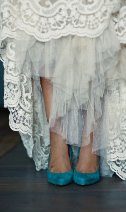 "Fall in Love with Tiffany Blue Shoes: Adorable Touches for Your Feet in a Romantic Hue!"にて紹介している画像