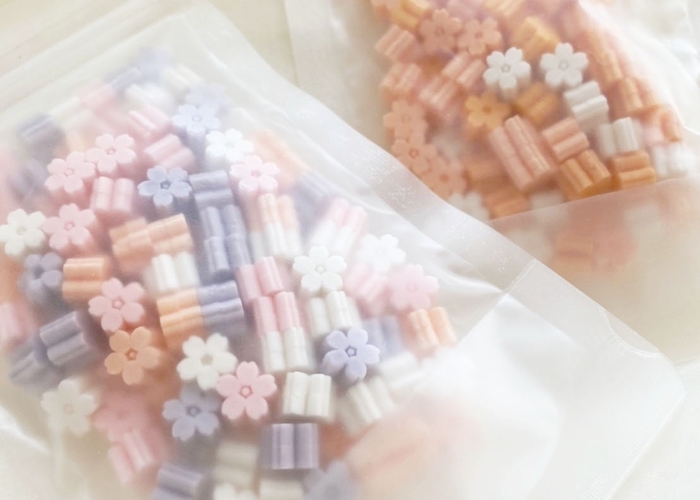 使う前から可愛い♡カラフルでお花の形のワックスビーズがめずらしい♡のトップ画像