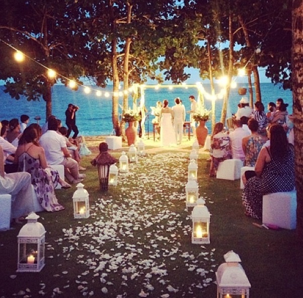 まるで光のカーテン♡ロマンティックなライトニングアイデアcollection40♡にて紹介している画像