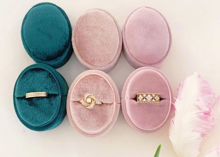 指輪がさらにおしゃれに見える ベルベットのオーバルリングボックスが可愛い Marry マリー