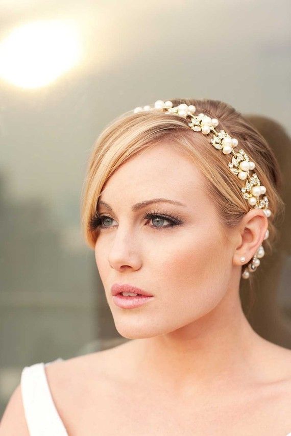 Not Just Flower Crowns: A Collection of Delicate and Cute Bridal Headpieces!にて紹介している画像