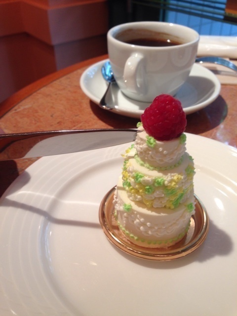 Must-Try Mini Wedding Cakes from 'La Piece Monte' in Shin-Yokohama for Your Anniversary! So Cute You Can't Resist! ♡にて紹介している画像