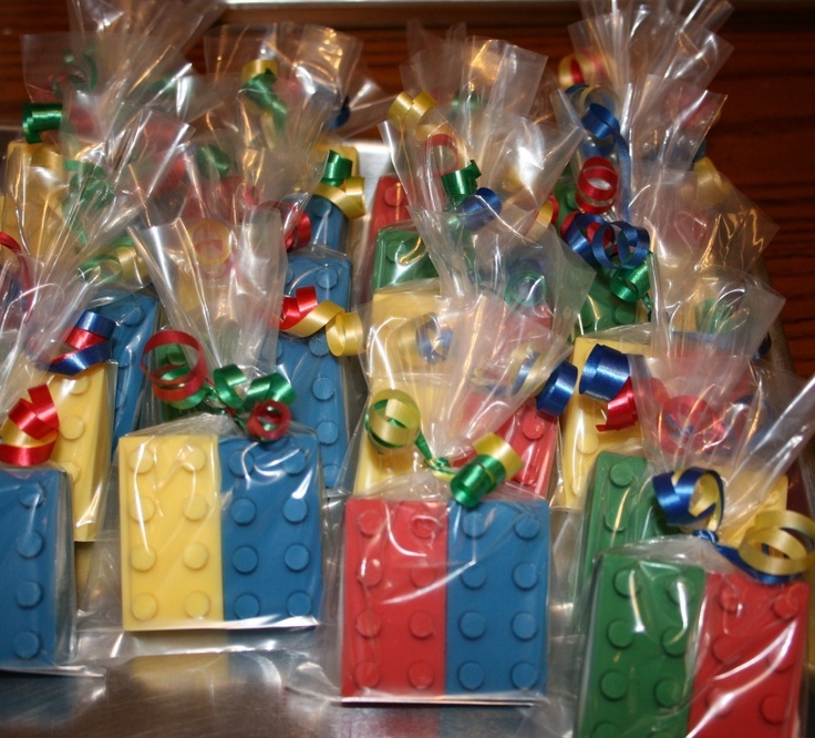 Cute LEGO-Themed Wedding: Like a Toy!にて紹介している画像