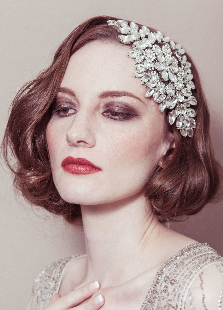 Not Just Flower Crowns: A Collection of Delicate and Cute Bridal Headpieces!にて紹介している画像