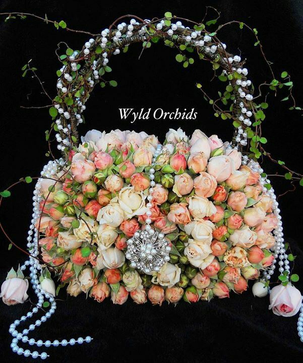 Cute Round Flowers: Check Out Flower Bags and Flower Balls!にて紹介している画像