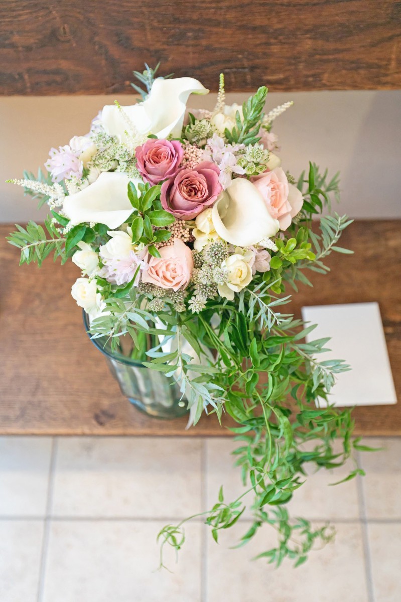 "Getting Creative: Ways to Shine a Spotlight on Grandparents at Weddings Beyond the Exit!"にて紹介している画像