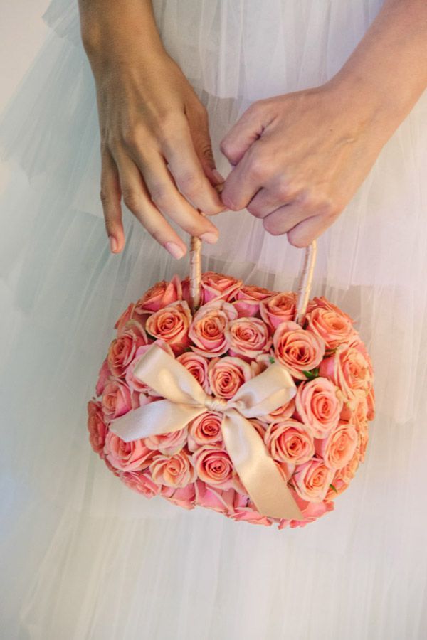 Cute Round Flowers: Check Out Flower Bags and Flower Balls!にて紹介している画像