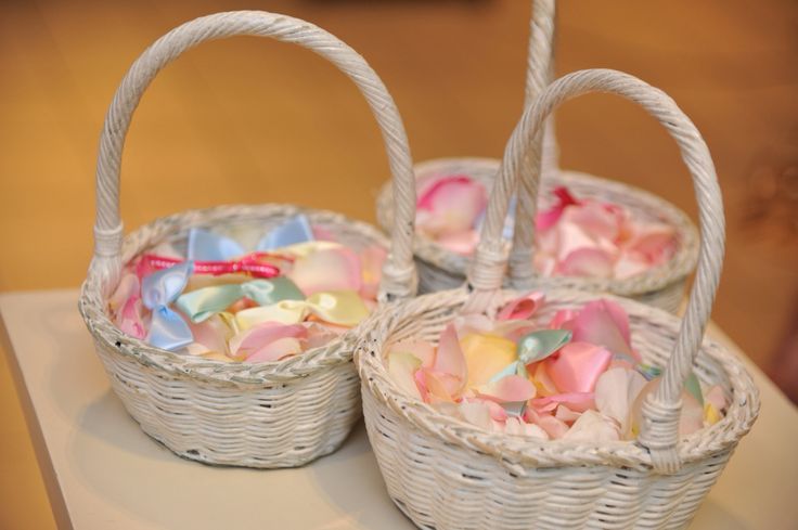 Fluttering Ribbons: How to Create Adorable Ribbon Showers ♡にて紹介している画像