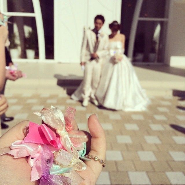 Fluttering Ribbons: How to Create Adorable Ribbon Showers ♡にて紹介している画像