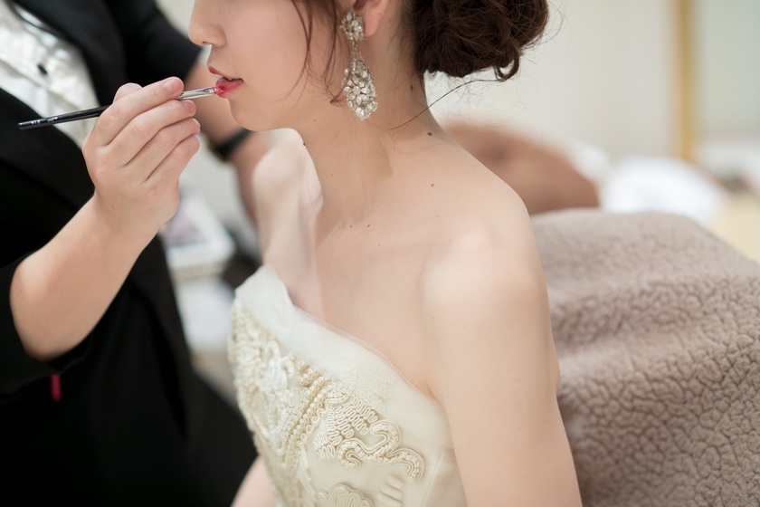 Beauty Tools and Treatments to Consider: A Pre-Wedding Checklist for Achieving a Slimmer Faceにて紹介している画像