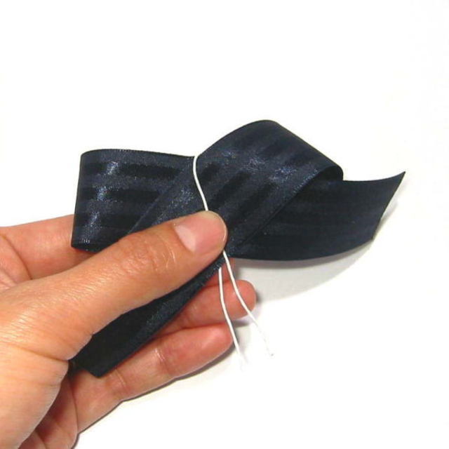 Fluttering Ribbons: How to Create Adorable Ribbon Showers ♡にて紹介している画像