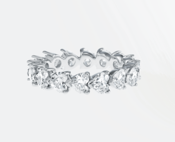 Charming Designs and Brands of Eye-Catching Heart-Shaped Engagement Ringsにて紹介している画像