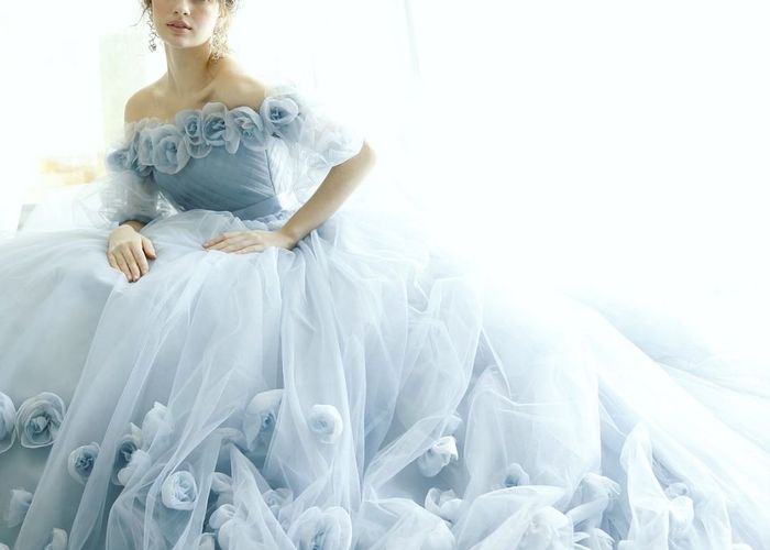 人と被らないのがいい 人気ブランドの 新作カラードレス をチェック Marry マリー