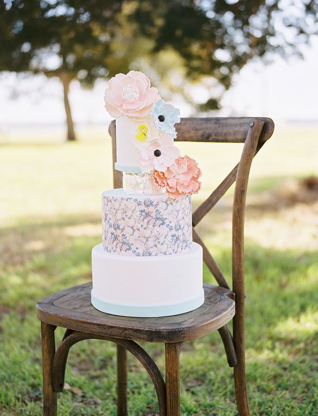 Artistry with Sugar! Luxurious and Artistic Weddings with Sugar Cakes ♡にて紹介している画像