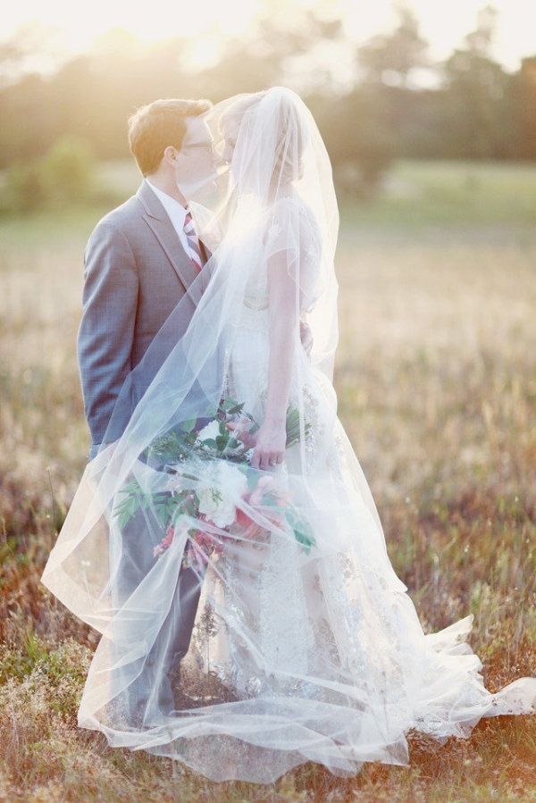 A Romantic 'Veil' Catalog for Stylish Brides by Type♡にて紹介している画像