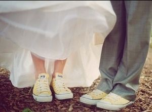 Casual Sweetness: Stylish Wedding Dress × Converse Combo ♡にて紹介している画像