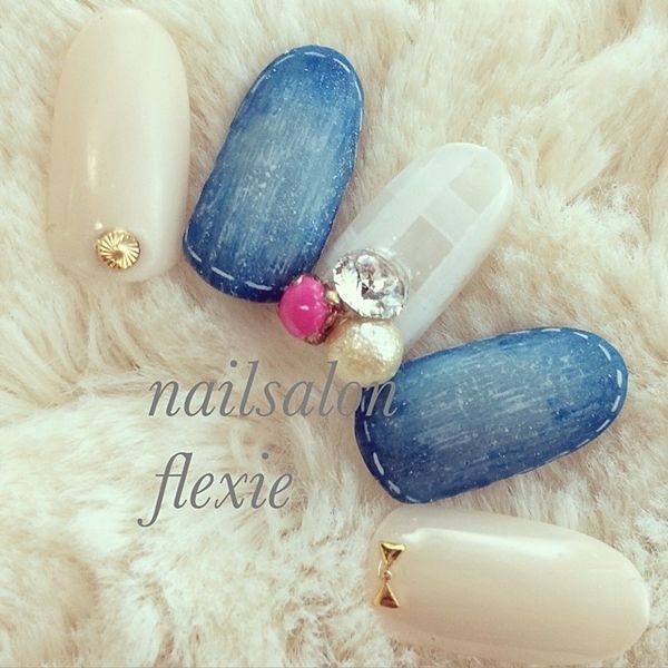 Sweet and Spicy Mix at Your Fingertips: Spring is the Season for Denim Nails!にて紹介している画像