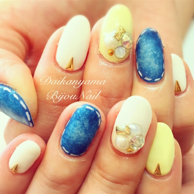 Sweet and Spicy Mix at Your Fingertips: Spring is the Season for Denim Nails!にて紹介している画像