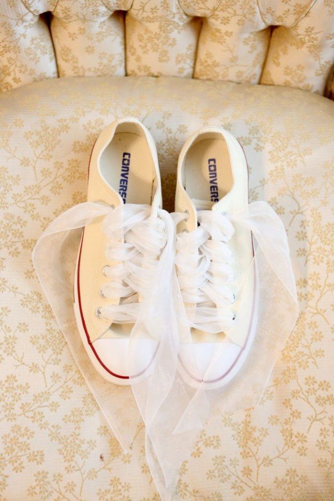 Casual Sweetness: Stylish Wedding Dress × Converse Combo ♡にて紹介している画像