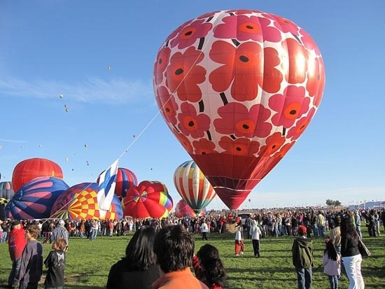 Surrounded by Love: A Wedding Inspired by the Nordic Brand 'Marimekko' ♡にて紹介している画像