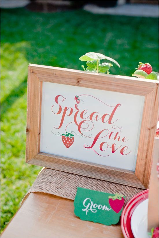 In Season Now! Adorably Sweet Strawberry Weddings Featuring Abundant Ripe Red Strawberries♡にて紹介している画像