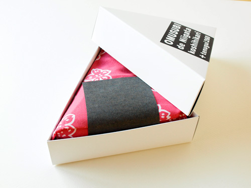 "Gift and Return Favor: Let's Tie the Knot with Handkerchiefs!"にて紹介している画像