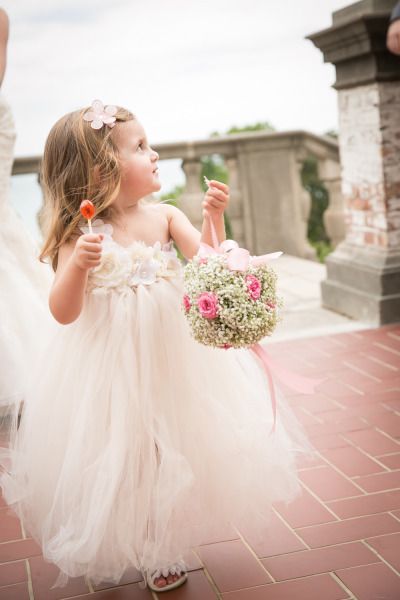 Cute Round Flowers: Check Out Flower Bags and Flower Balls!にて紹介している画像