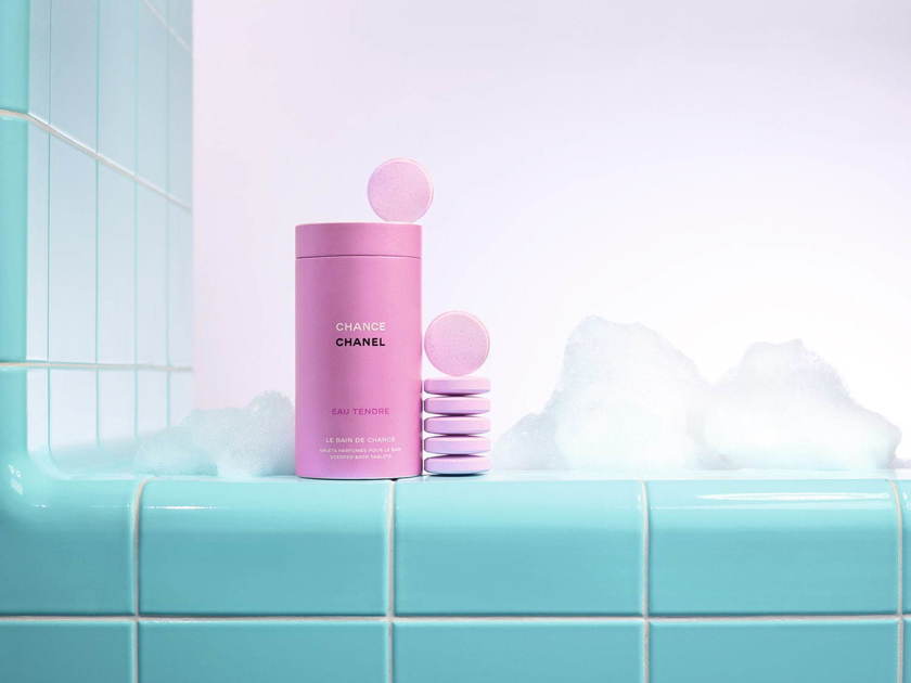 シャネルのCHANCEのバスタブレットが数量限りで新登場♡ヘアオイルも限定復刻。買う？にて紹介している画像