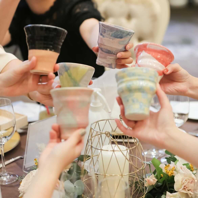 名入れしてギフト席札にもなる♡宝石みたいな陶器のカップ『ル・スール』って知ってる？にて紹介している画像