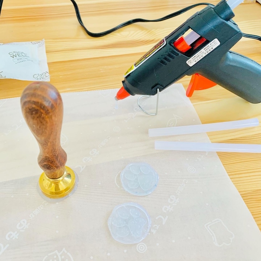 Essential Items for Bride DIY: Top 4 Must-Have Tools Available at the 100 Yen Shop!にて紹介している画像